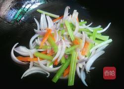 洋葱炒芹菜的做法图解2