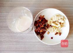 水果红枣奶昔的做法图解2