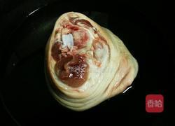 酱香肘子的做法图解2