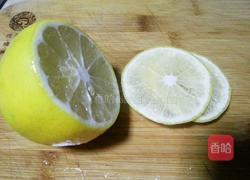 蜂蜜柠檬芦荟汁的做法图解3