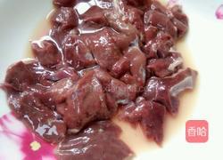 蒜苔炒猪肝的做法图解1