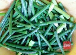 蒜苔炒猪肝的做法图解2