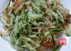 海蜇黄瓜的做法图解3