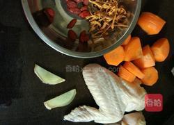 简易鸡翅汤的做法图解1