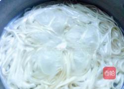 片片鱼葱油面的做法图解3