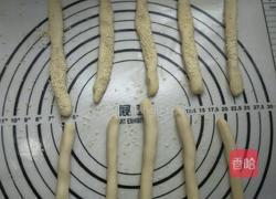 炸小麻花的做法图解5