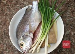 酱油水鱼的做法图解1