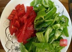 青红椒煎蛋的做法图解1