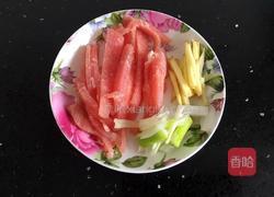 青椒肉炒土豆片的做法图解1