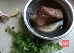 香菜猪血汤的做法图解1