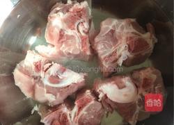 海带猪骨汤的做法图解1