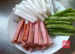 白菜炒香肠的做法图解1