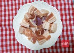 红烧肉炖土豆的做法图解1