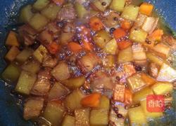 红烧肉炖土豆的做法图解13