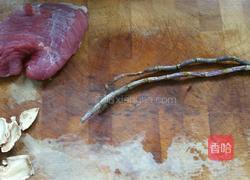 石斛花旗参炖瘦肉的做法图解1