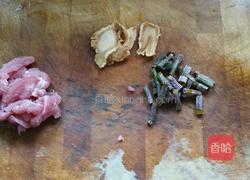 石斛花旗参炖瘦肉的做法图解2