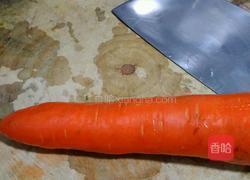 红萝卜最简单的雕花的做法图解1