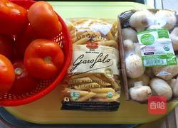 鸡脯肉蘑菇红酱意大利斜管面的做法图解1