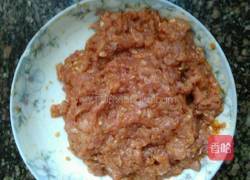 香菇焖肉酱的做法图解1