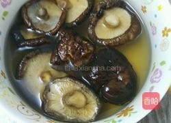 冬菇扒鸭掌的做法图解2