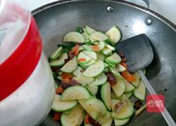 角瓜炒香肠的做法图解10