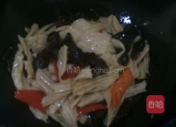 木耳炒腐竹。的做法图解14
