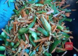 青椒胡萝卜炒肉丝的做法图解3