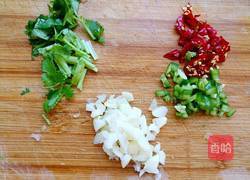 凉拌蚬子肉的做法图解2