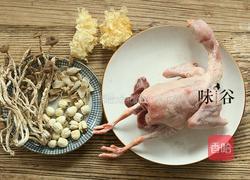 白莲茶树菇乳鸽汤的做法图解1