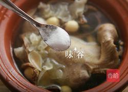 白莲茶树菇乳鸽汤的做法图解7