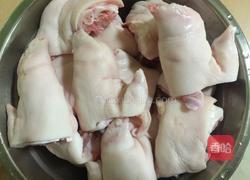 黄豆炖猪手的做法图解1