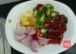 爆炒香辣牛蛙的做法图解2