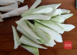 斗鸡菇丝瓜肉片汤的做法图解4