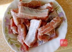 排骨焖苦瓜的做法图解1