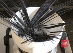 墨鱼意面的做法图解3