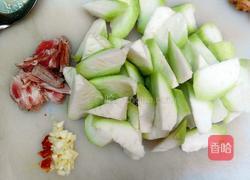 丝瓜炒瘦肉的做法图解1