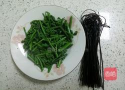 珍选捞汁蕨菜的做法图解1