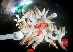 开边基围虾的做法图解3