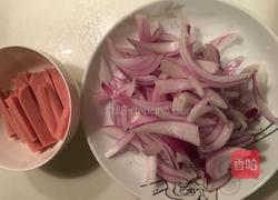 洋葱炒火腿的做法图解1