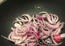 洋葱炒火腿的做法图解3