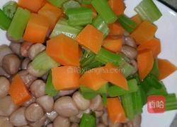 芹菜花生的做法图解5