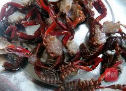 油爆大龙虾的做法图解2