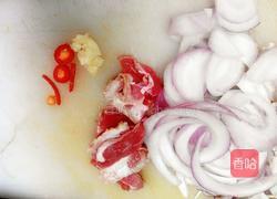 洋葱肉片的做法图解1