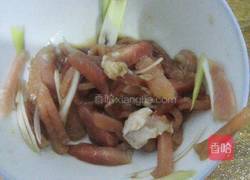 青椒豆腐干炒肉丝的做法图解4