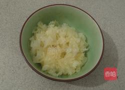 银耳莲子粥的做法图解2