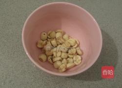 银耳莲子粥的做法图解4