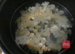 银耳莲子粥的做法图解7