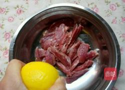 肉汤的做法图解1