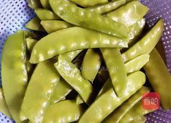 腊肠炒荷兰豆的做法图解2