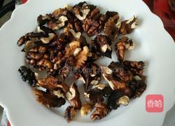 盐焗核桃的做法图解1